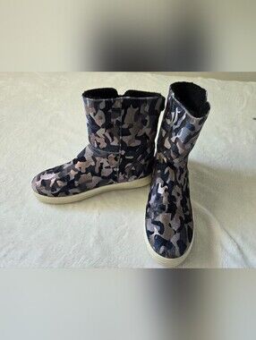Skechers Metallic Camouflage Mid-Calf Boots in Navy and Pewter